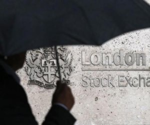 Global shares dip, dollar back on track