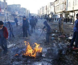 Turkey's Kurds call for self-rule amid violence in southeast