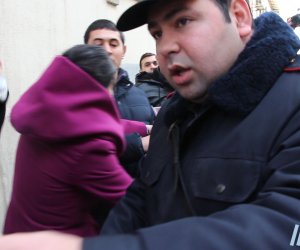 NO COMMENT: Jurnalistlərin aksiyası və polis zorakılığı