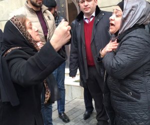 XƏBƏR ANı: Məhkəmə zalına bibər qazı buraxıldı