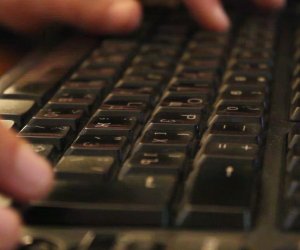OBYEKTİVDƏ: İnternet mediası pulu haradan qazanmalıdır?