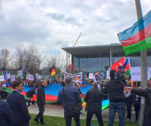 Sarkisyan Berlində etirazla qarşılandı - FOTO