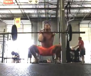 Buff one-armed weightlifter can lift WAY more than you can imagine