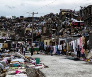 Hurricane Matthew toll in Haiti rises to 1,000, dead buried in mass graves