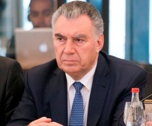 Əli Həsənov: Məcburi köçkünlər müavinətlərini alıb dərhal xərcləməsinlər