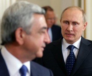 Rus telekanalı: Serj Sarkisyan gəzəyən ərli qadındır - VIDEO