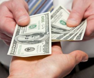 Bakıda dolların satışı dayandırıldı? – Bankların cavabı