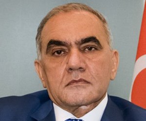Dünyasını dəyişən nazir oğlunun yanında dəfn edildi – Fotolar