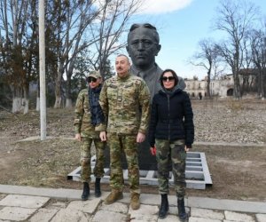 Памятники Узеиру Гаджибейли, Бюльбюлю и Натаван вернули в Шушу  - ФОТО