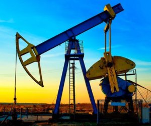 Azeri Light oil price slightly down