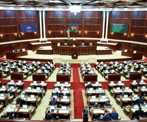 Deputatlara verilən bəzi pul təminatları ləğv edilib