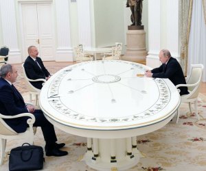 Putin invites Ilham Aliyev, Nikol Pashinyan to trilateral summit in Russia