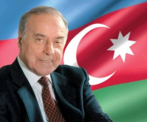 21 years pass since national leader Heydar Aliyev's death