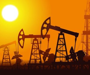 Azerbaijani oil price down slightly