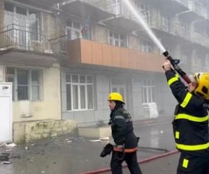 Bakıda beşmərtəbəli binadakı yanğın söndürülüb - Video - Yenilənib