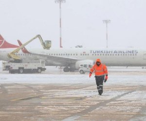 Istanbul airports cancel flights amid severe weather warnings