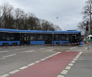 Münxendə məktəb avtobusu tramvayla toqquşub, 12 nəfər xəsarət alıb