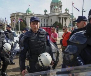 Задержанный в Белграде протестующий угрожал взорвать резиденцию президента