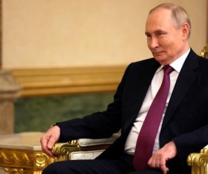 Путин рассказал, что проводит ночи в Кремле, и показал свою резиденцию