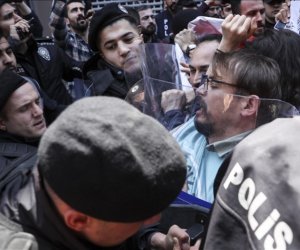 İstanbulda icazəsiz aksiyalarda 300 nəfər saxlanılıb