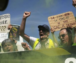 В Париже на первомайской демонстрации произошла стычка манифестантов с полицией