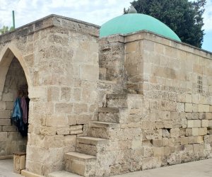 
Mərdəkandakı Pir Həsən ziyarətgahının təmiri üçün 550 min manat ayrılıb - SƏRƏNCAM