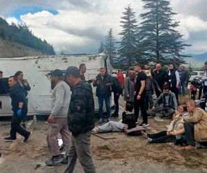 Türkiyədə yol qəzası olub, 15 nəfər yaralanıb