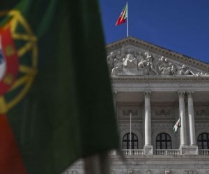 Власти Португалии намерены выдворить 18 тыс. нелегальных мигрантов