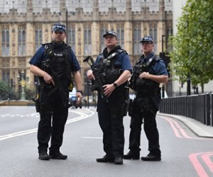 Britaniyada terror aktı hazırlamaqda şübhəli bilinən iranlılar saxlanılıb