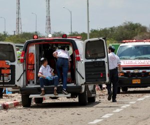 При ракетном обстреле аэропорта Бен-Гурион пострадали восемь человек