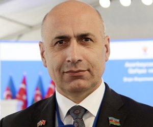 Deputat Azər Badamov Moskva aeroportunda saxlanılıb