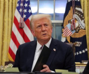 США выплатят по $1000 мигрантам, добровольно покидающим страну