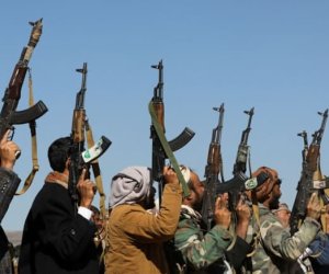 ABŞ Yəməndə husiləri bombalamağı dayandıracaq