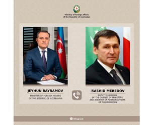 Ceyhun Bayramov türkmənistanlı həmkarı ilə telefonla danışıb