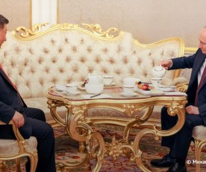 Putin and Xi discuss Ukraine crisis over tea in Moscow