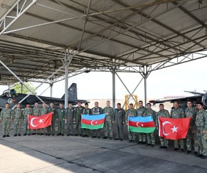 Азербайджанские военные отправились на учения в Турцию