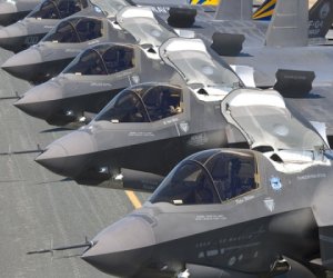 Америка перебросила в Японию эскадрилью истребителей