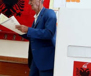 Albaniyada parlament seçkiləri keçirilir