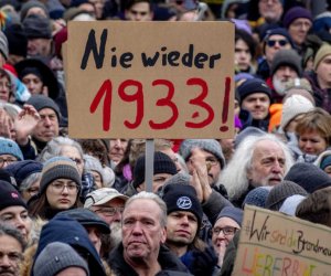 Немцы вышли против националистов