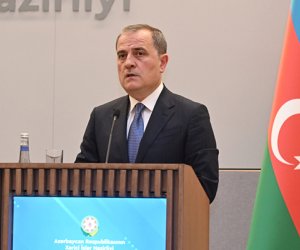 Bayramov Bəhreyn Krallığına rəsmi səfərə gedib