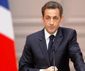 Sarkozi ev dustaqlığından azad edilib