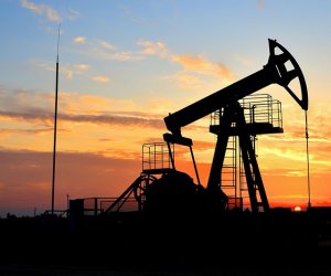 ЕС предложит снизить потолок цен на доставляемую РФ по морю нефть