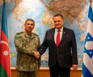 Закир Гасанов встретился с министром обороны Израиля