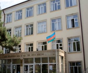 Уволены директора двух бакинских школ