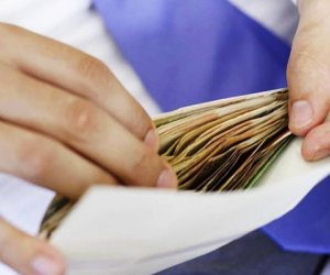 Azərbaycanda qadınlar orta hesabla kişilərdən 368 manat az maaş alır