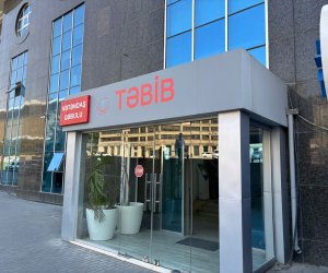Bakıda stomatoloqlar aylıq 1800 manat rüsuma etiraz ediblər- VİDEO