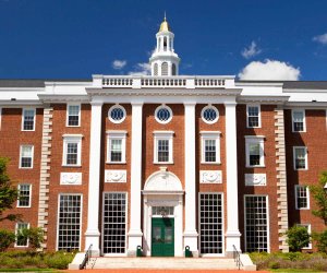 ABŞ Harvard universitetinə xarici tələbə qəbulunu qadağan edib
