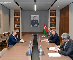 Bayramov fəaliyyəti başa çatan Misir səfiri ilə görüşüb