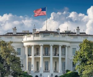 В США отстранили около 100 сотрудников Совета нацбезопасности Белого дома