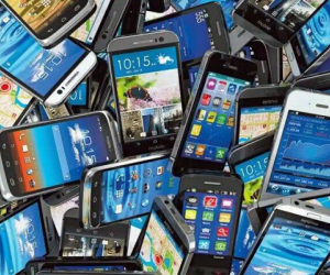 Bakıda 3 min 600 manatlıq telefon oğurlanıb